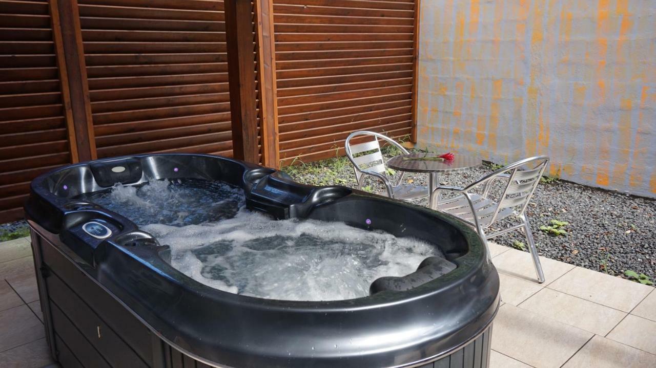 Les Gites Du Bonheur Deshaies Bagian luar foto