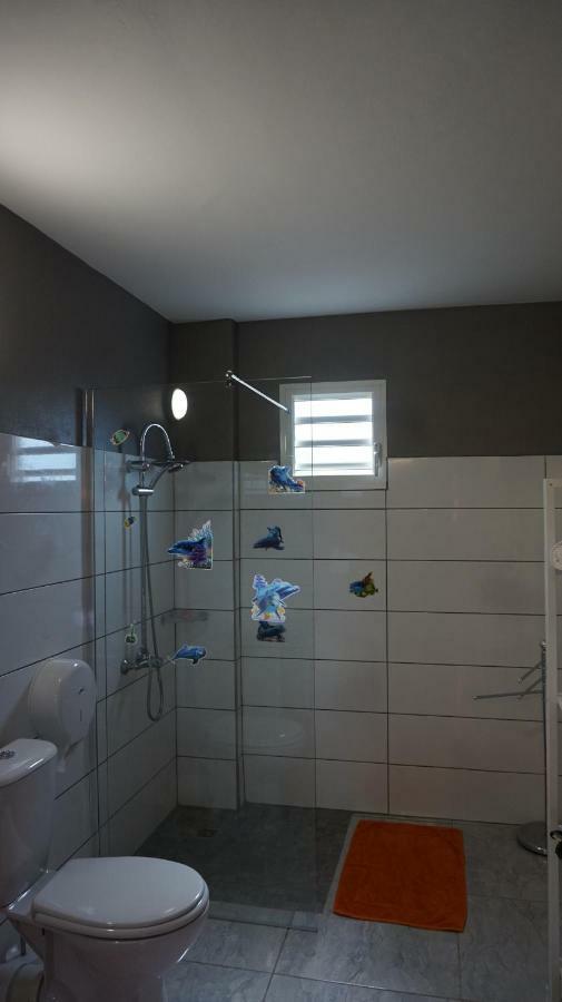 Les Gites Du Bonheur Deshaies Bagian luar foto